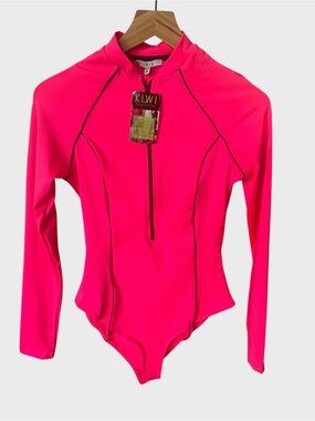 IRIS Hot girl body suit.new with tag.